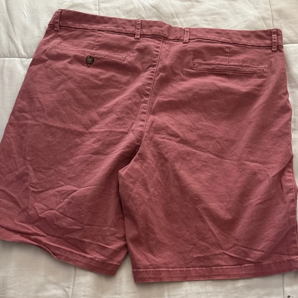 Old Navy Men's Dusty Rose Flat Front Shorts Size 40 Slim